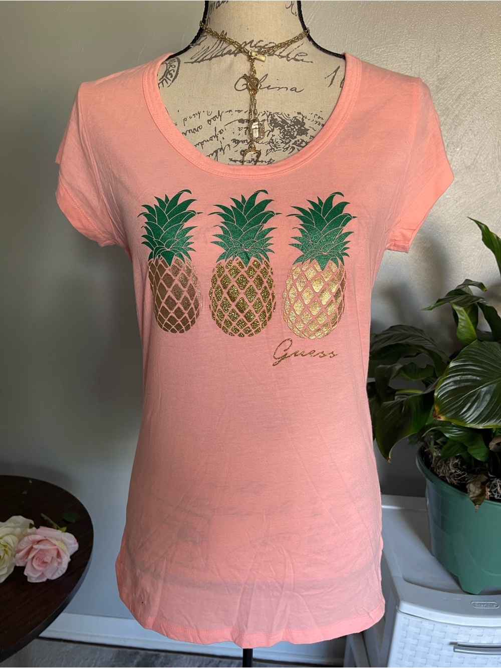 Guess Pink Pineapple Graphic Tee Peach Short Sleeve Top Women’s Large